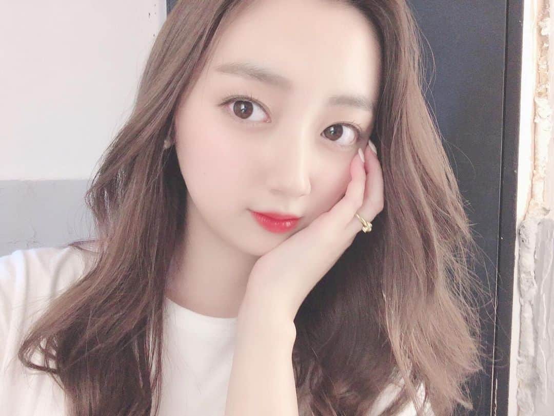 のインスタグラム：「韓国留学🇰🇷を終え8月中旬に帰って来ました！気分としてはまた次の学期までに帰らないと！と言う感じになってるけど、長く居た分もう留学生活が終わってしまったんだなぁ、、、と少し寂しくなってます。最初は全く何も分からず不安でしかなかったけれど、日本での知り合いの人が韓国に知り合いが居たので紹介して頂いたり、その方々からとても親切にして頂いたり、はじめての学校も本当に不安だったけれど、先生もクラスメイトもみんな良い人ばかりだったので韓国生活を楽しく過ごせました！最初は寮生活をして、後半は1人暮らしをしてました。まだまだ書ききれないけど、留学生活の写真沢山あるので、ちょくちょく更新していくかも！！！留学生活中に知り合った全ての人に優しく仲良くしてくれた事に本当に感謝の気持ちでいっぱいです。留学してよかった！ひかりの人生の大きな思い出です！！！！」