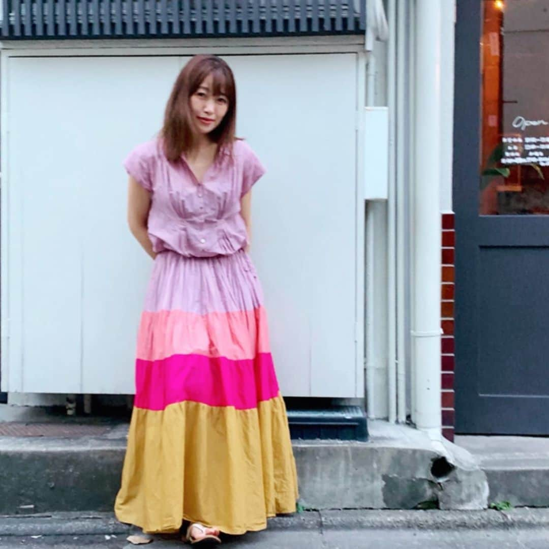 坂本美雨さんのインスタグラム写真 - (坂本美雨Instagram)「夏の終わりはすこしホッとするけれど サマードレスが着られなくなるの寂しい。  Coccoさんが手がけるブランド @composition_a のサマードレス。 隅々まで丁寧にこだわって作られていて、ボタンの一つ一つまで好み。着るたびに、気持ちをふわっと明るくしてもらっています。 . そして なまこが普通に撮ってくれるようになりました 笑 #なまこ写」8月31日 22時13分 - miu_sakamoto