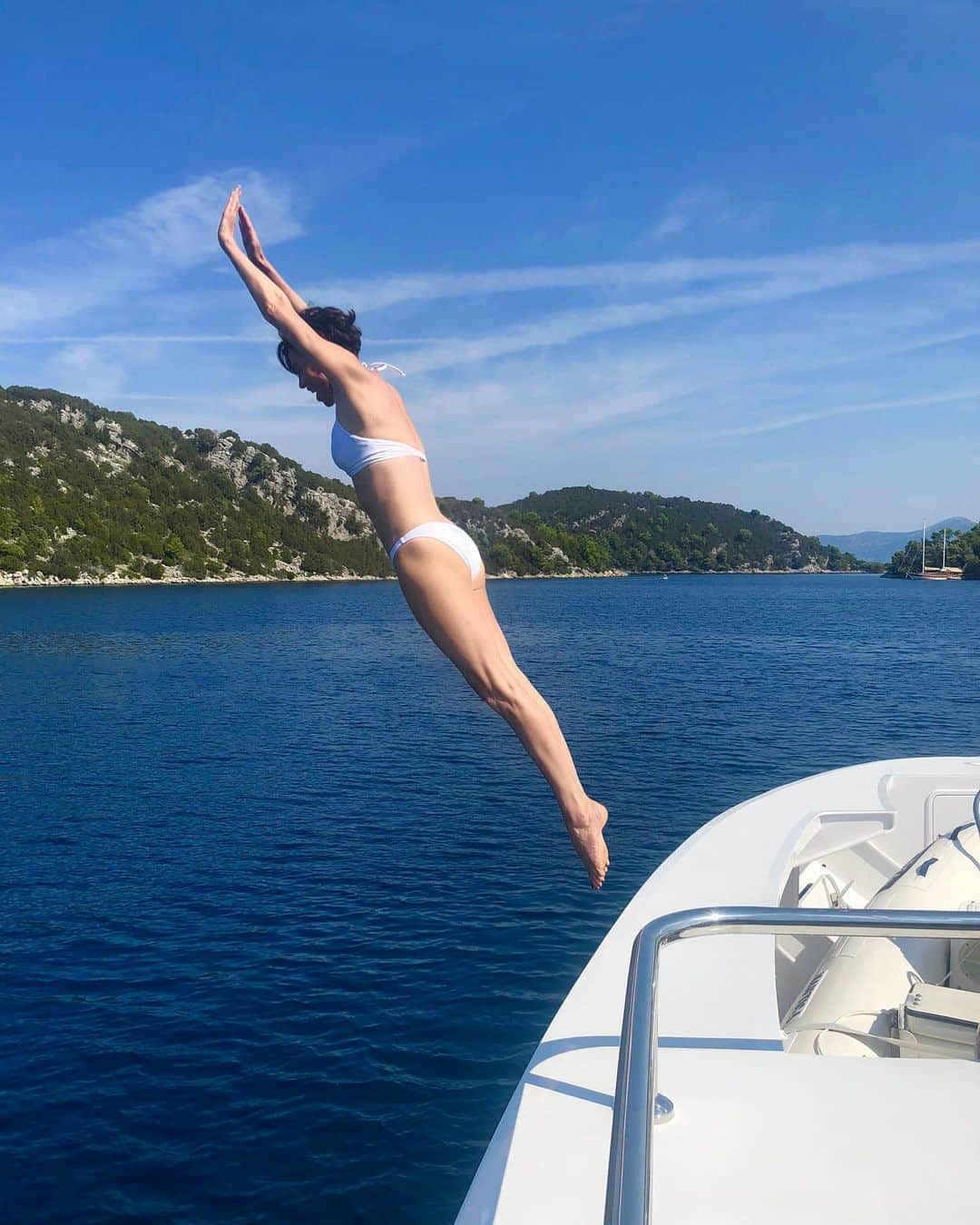 シャーリーズ・セロンさんのインスタグラム写真 - (シャーリーズ・セロンInstagram)「Ass in the air, happy to be there」8月31日 22時13分 - charlizeafrica