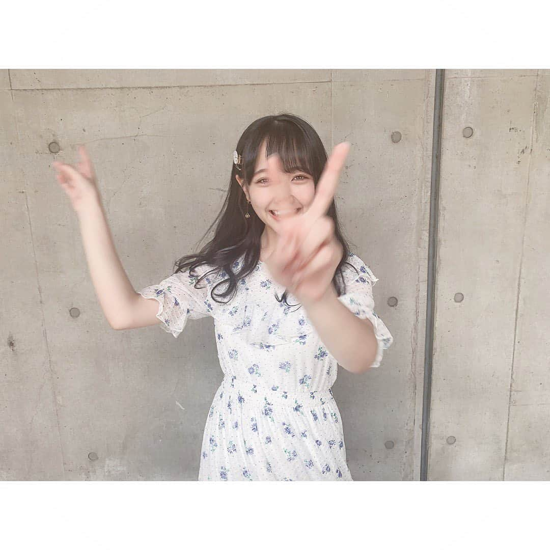 石田千穂さんのインスタグラム写真 - (石田千穂Instagram)「． 握手会ありがとう いっぱい写真撮ってもらた！！ ． #STU48 #大好きな人 #握手会 #ありがとう #ワンピース #tittyandco #ヘアアレンジ #hairarrange #ゆるふわ巻き #簡単ヘアアレンジ #石田千穂 #また明日」8月31日 22時14分 - chiho_ishida