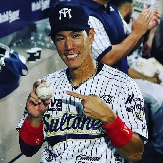 乙坂智さんのインスタグラム写真 - (乙坂智Instagram)「現役お疲れ様でした。 プロ野球に入るきっかけを与えてくださった翔さんと共にグラウンドでプレーしたことを光栄にそして誇りに思います！ これからもよろしくお願いします😊」8月31日 22時18分 - tomootosakajp