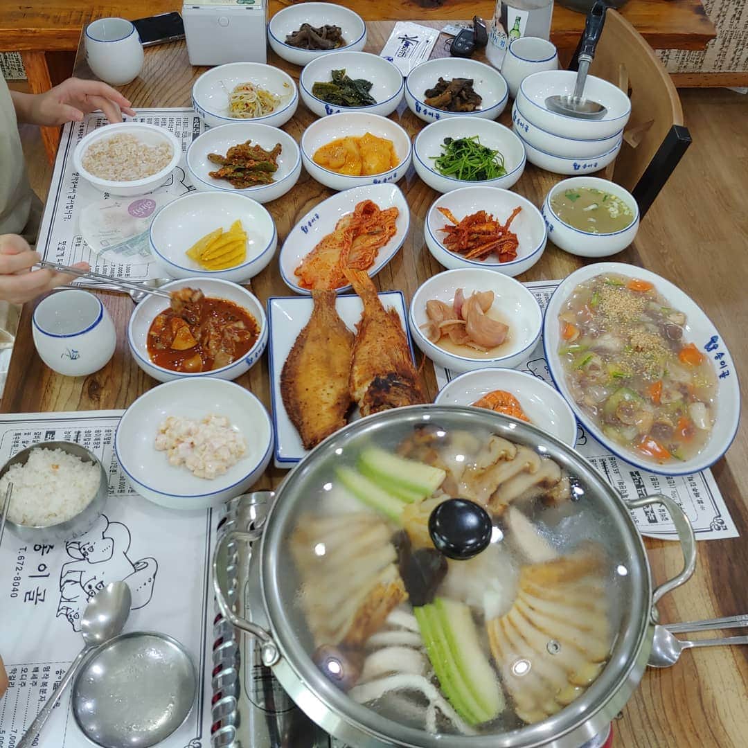 カン・ソラのインスタグラム：「#송이골 #양양맛집 #송이송이해  #몸에좋은버섯  #pinemushrooms #Koreantable」