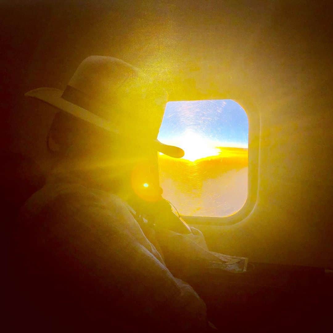 レイ・アレンのインスタグラム：「The sun in all of its brilliance is always alone but manages to always shine! You don't need someone around you to validate who you are. You validate yourself just by getting up everyday and taking care of YOUR business. Be like the sun and show the world that you too can rise everyday and be brilliant for the world to see! @swalkerwil #mymuse #silhouetteofmj #seeyourownlight #beyourownforce」