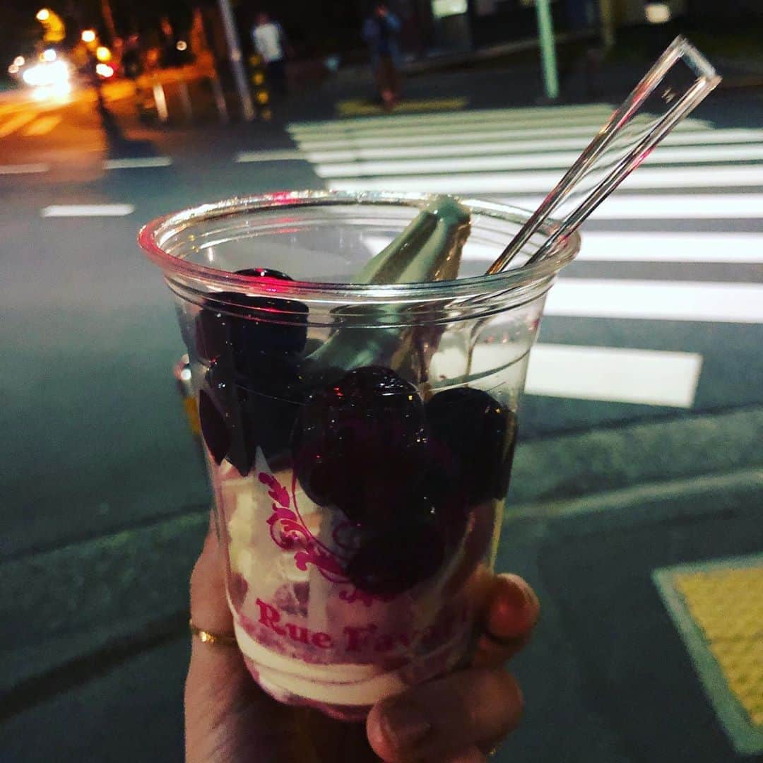 松井玲奈さんのインスタグラム写真 - (松井玲奈Instagram)「8月は美味しいものを食べすぎました。 9月はちょっと素朴になろうと思います。 明日は舞台の大千秋楽です。 気持ちはダイナミックにでも素朴に頑張ります。 #アイス」8月31日 22時30分 - renamatui27