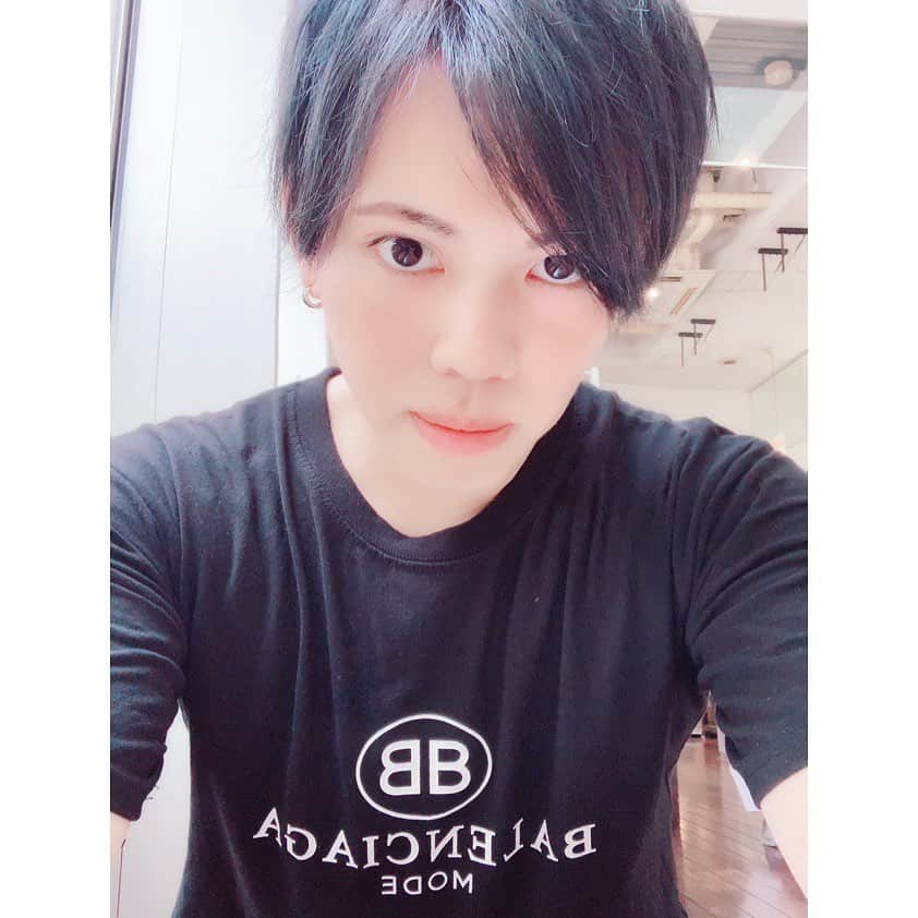 のインスタグラム：「最近BALENCIAGA MODE👔 あなたは何モード？ ・ ・ ・ #balenciaga #バレンシアガ #自撮り男子 #自撮り #セルフィー #色白男子」