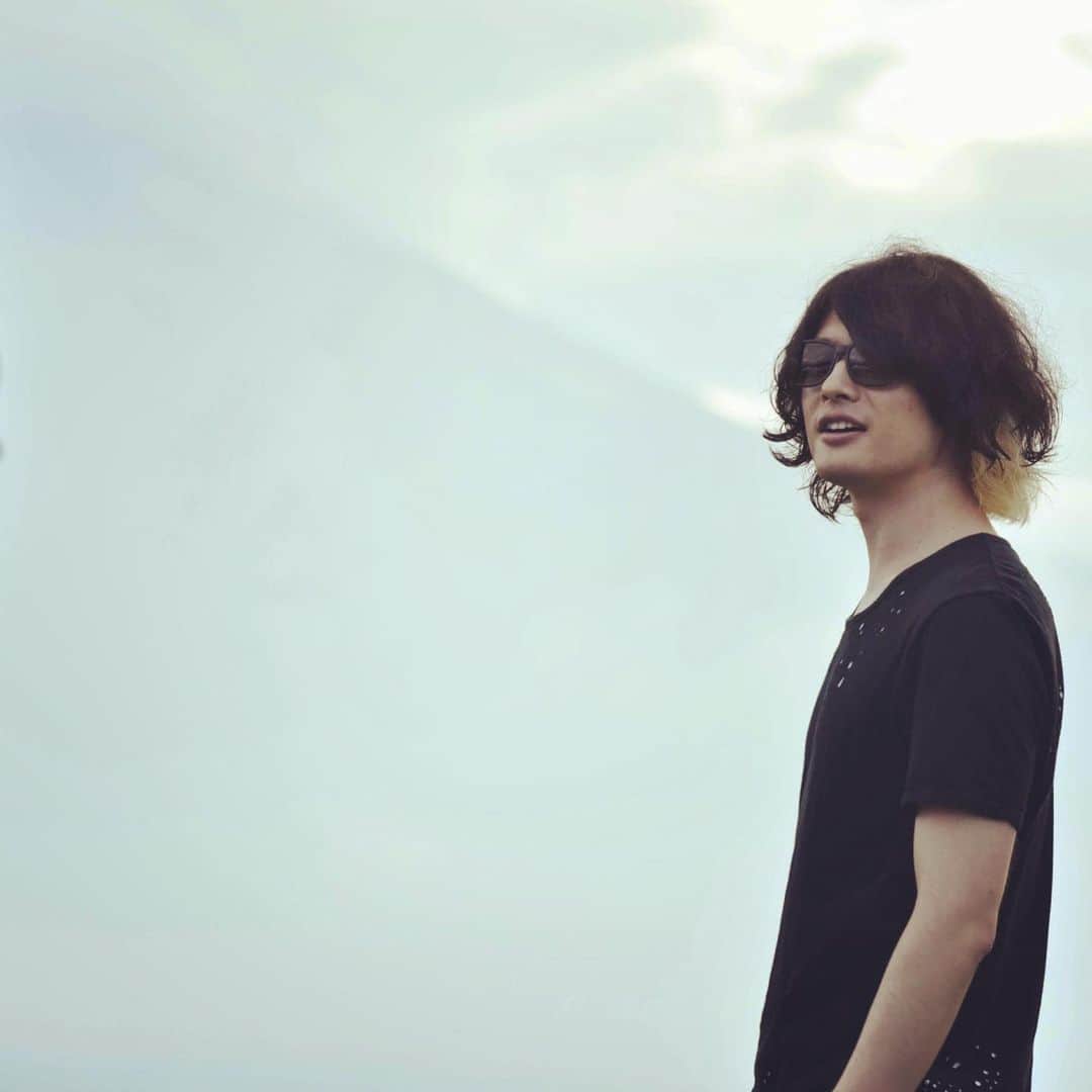 磯部寛之のインスタグラム：「Thank you SLS for a great time. It was an honor to play as a headliner of the event. Hoping to be back again. Hiro SLS、素敵な時間をありがとうございました。トリとして演奏できて光栄でした。見てくれた皆さん、遅くまでありがとうございました。帰り気をつけて◎また戻ってきたいと思います。ひろ #alexandros #sweetloveshower #ラブシャ #気持ち #よかった #ステージ #からも #良い #景色 #だった」