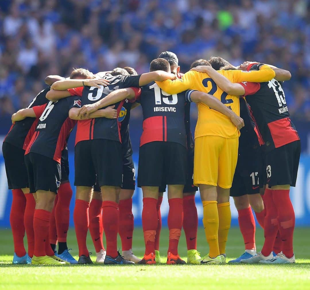 ヘルタ・ベルリンさんのインスタグラム写真 - (ヘルタ・ベルリンInstagram)「Alles geben für den ersten Sieg der Bundesliga-Saison! 💪🏼🔵⚪️ . . #bundesliga #spieltag #team #matchday #support #allezusammen #fans #s04bsc #hahohe #herthabsc」8月31日 22時53分 - herthabsc