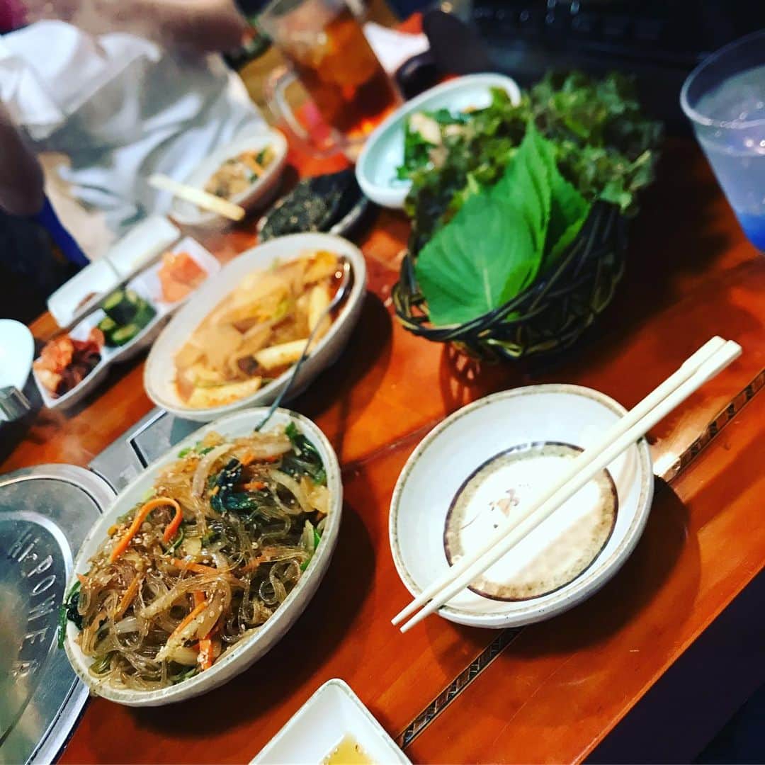 雛月乙葉さんのインスタグラム写真 - (雛月乙葉Instagram)「・ お義姉ちゃんとご飯の日🍴😊 月に１回くらいのペースでご飯やお茶をする楽しい時間✨(夫抜きです笑) ・ 今日行ったお店は神戸の韓国料理屋さんで開店から満席状態。 初めて行ったお店でしたがめちゃくちゃ美味しかったです！  お隣の席との距離が相席レベルで近かったけど、その分お話も出来ちゃったりローカルな感じがこれまた良かったです🐷 ・ ・ #神戸 #韓国料理#全州#デザートは別腹でぃ」8月31日 22時57分 - h.ayano.m