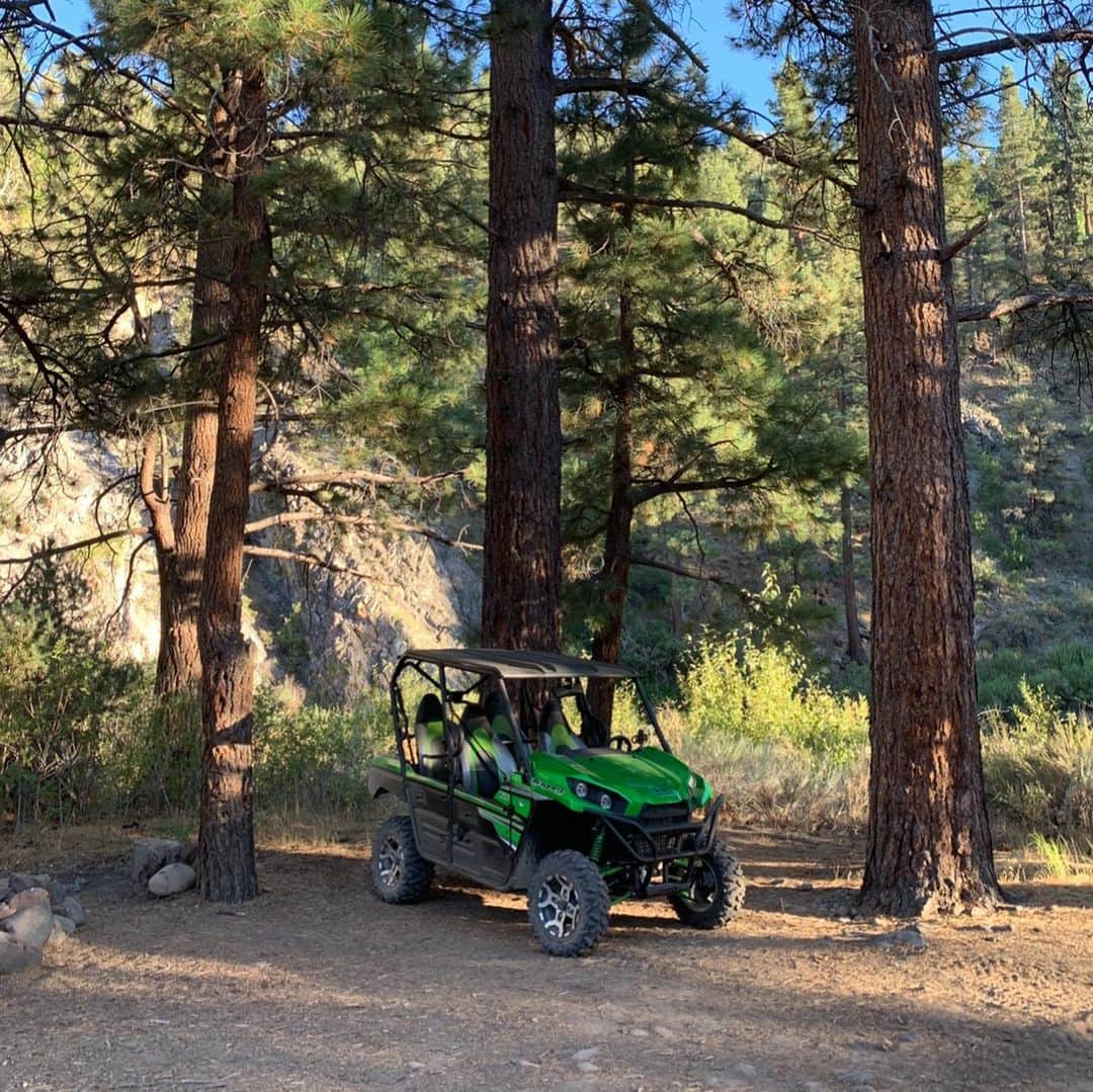 ストーン・コールド・スティーブ・オースチンのインスタグラム：「Mobile think tank. Otherwise known as a side by side. Sometimes I’m reading the trail, picking lines. Sometimes I’m just riding and not thinking about anything. But many times while I’m riding, I come up with ideas for different things or projects. But all of the time I am enjoying myself and happy to be outdoors.  #4x4 #freshair #nevada #usa」