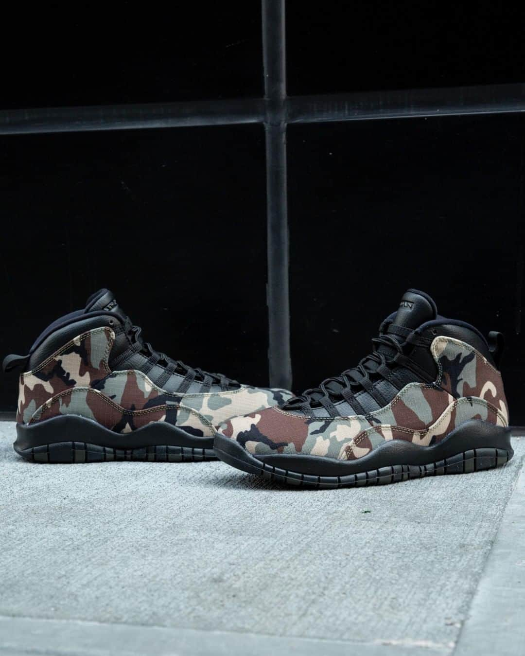 Foot Lockerさんのインスタグラム写真 - (Foot LockerInstagram)「Fall ready. #Jordan Retro 10 'Woodland Camo' Available Now, In-Store and Online」8月31日 23時00分 - footlocker