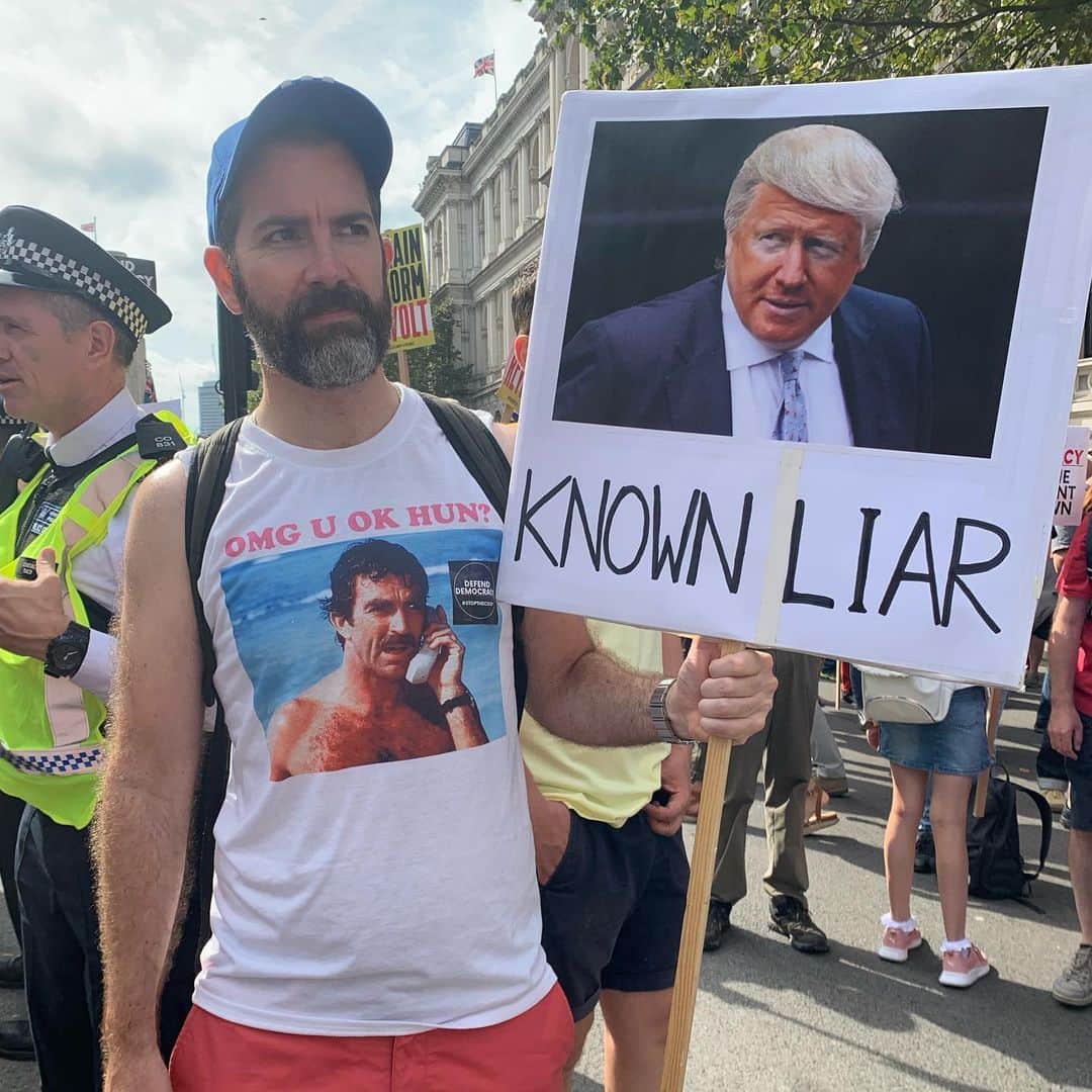 VICEさんのインスタグラム写真 - (VICEInstagram)「Protesters in London have taken to the streets today to take action against Prime Minister Boris Johnson’s suspension of Parliament.  The suspension, called #proroguing, has been labelled undemocratic.」8月31日 23時01分 - vice