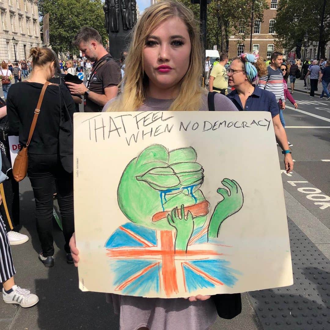 VICEさんのインスタグラム写真 - (VICEInstagram)「Protesters in London have taken to the streets today to take action against Prime Minister Boris Johnson’s suspension of Parliament.  The suspension, called #proroguing, has been labelled undemocratic.」8月31日 23時01分 - vice