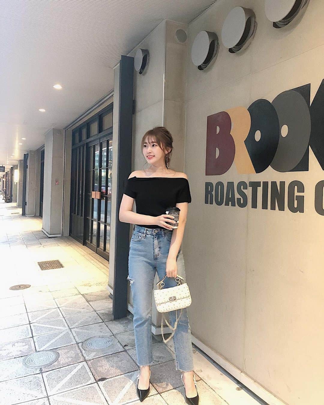 藤川沙弥のインスタグラム：「𓂃𓂂𓅯﻿ ﻿ 楽しみな夜まで﻿ きょことお茶しに☕️💛﻿ ﻿ ﻿ tops  @fifth_store  30%offだったから﻿ お得意の2色買いしたw﻿ ﻿ ﻿ ﻿ ﻿ ﻿」