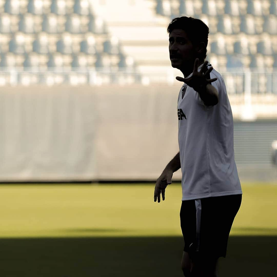 マラガCFさんのインスタグラム写真 - (マラガCFInstagram)「@victorsanchezdelamo: "Vamos a tratar de ser dominantes, como siempre en cada partido"  #RuedaDePrensa #LaLigaSmartBank #GironaMálaga⚽️」8月31日 23時15分 - malagacf