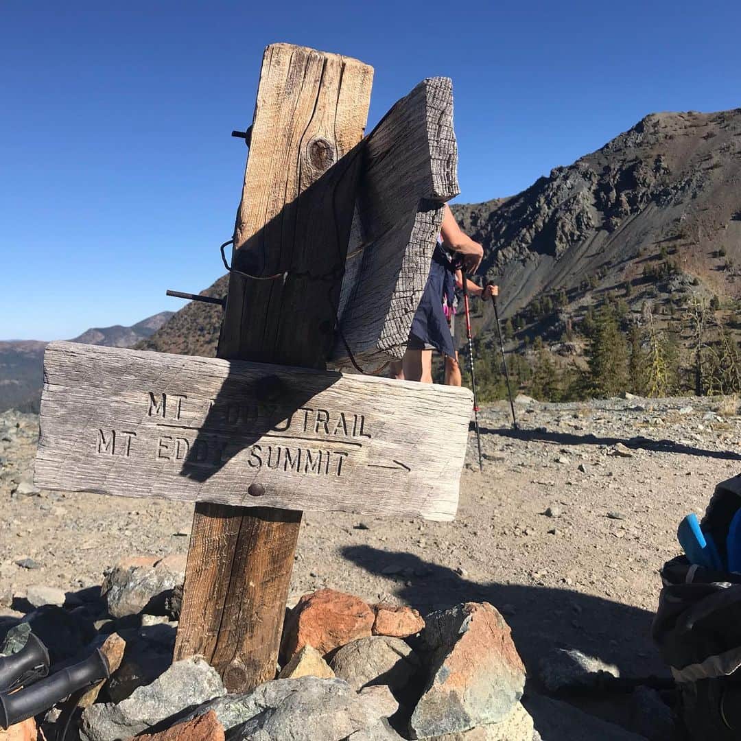 オータム・リーザーさんのインスタグラム写真 - (オータム・リーザーInstagram)「🏔 Climbing Mt. Eddy 🏔 I love that this entire beautiful 9,025-ft tall mountain was named after Olive Eddy, the first woman to climb Mt. Shasta :) It was a stunning hike!」8月31日 23時19分 - autumn_reeser