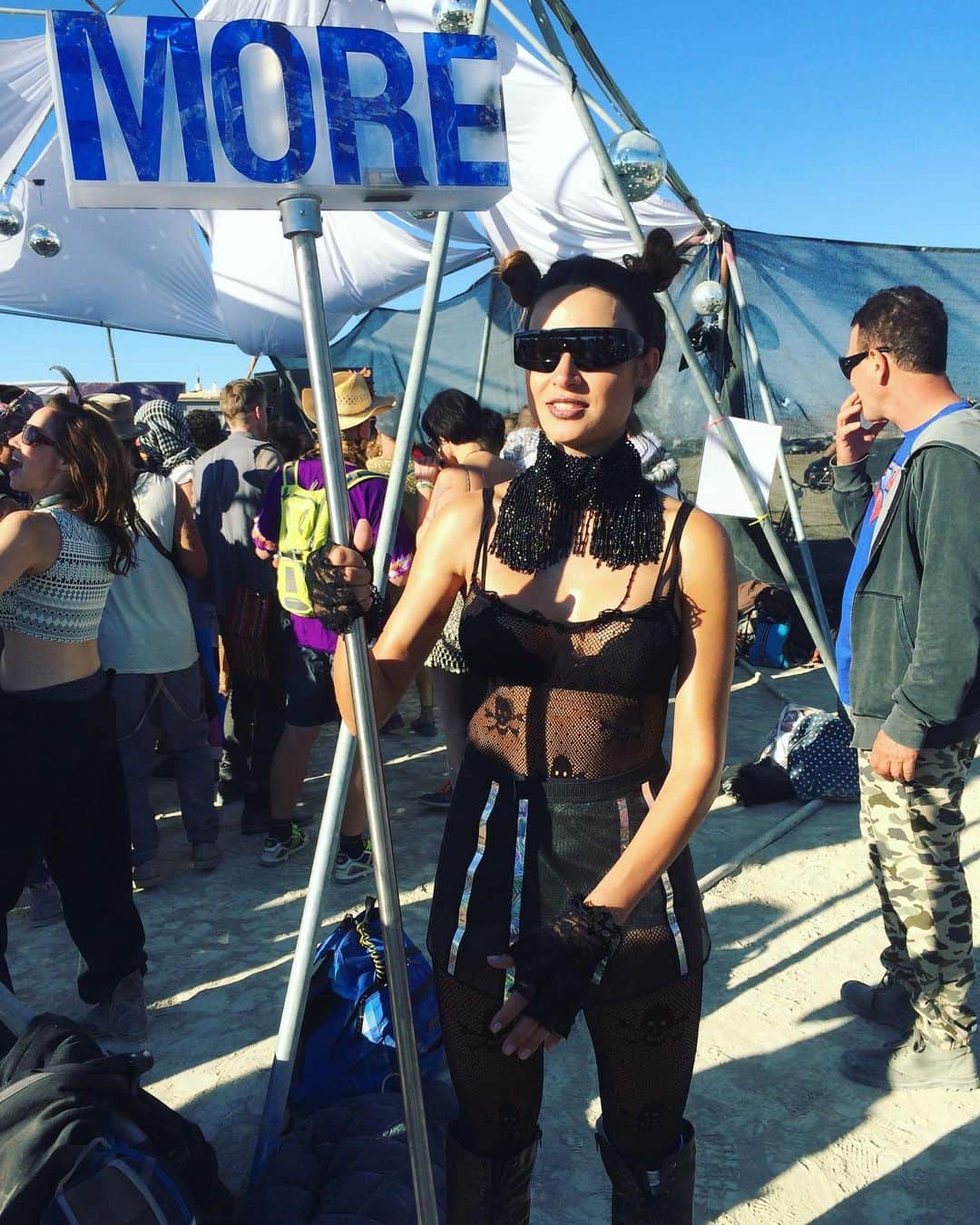 Thaila Ayalaさんのインスタグラム写真 - (Thaila AyalaInstagram)「Faz de conta que estou lá mas to em casa mesmo de pijama 🤷🏻‍♀️ #BURNINGman」8月31日 23時26分 - thailaayala