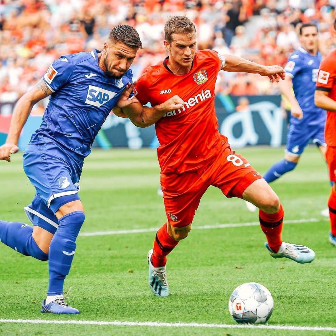 バイエル・レバークーゼンさんのインスタグラム写真 - (バイエル・レバークーゼンInstagram)「Halftime, no goals yet. Let’s go ⚫️🔴! #B04TSG 0-0 #Bundesliga #Bayer04 #Werkself」8月31日 23時38分 - bayer04fussball