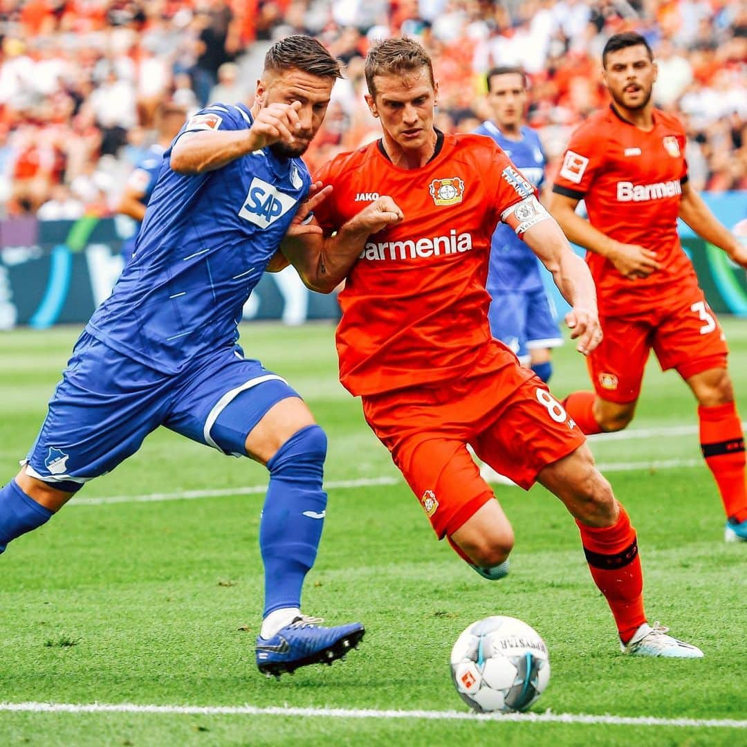 バイエル・レバークーゼンさんのインスタグラム写真 - (バイエル・レバークーゼンInstagram)「Halftime, no goals yet. Let’s go ⚫️🔴! #B04TSG 0-0 #Bundesliga #Bayer04 #Werkself」8月31日 23時38分 - bayer04fussball