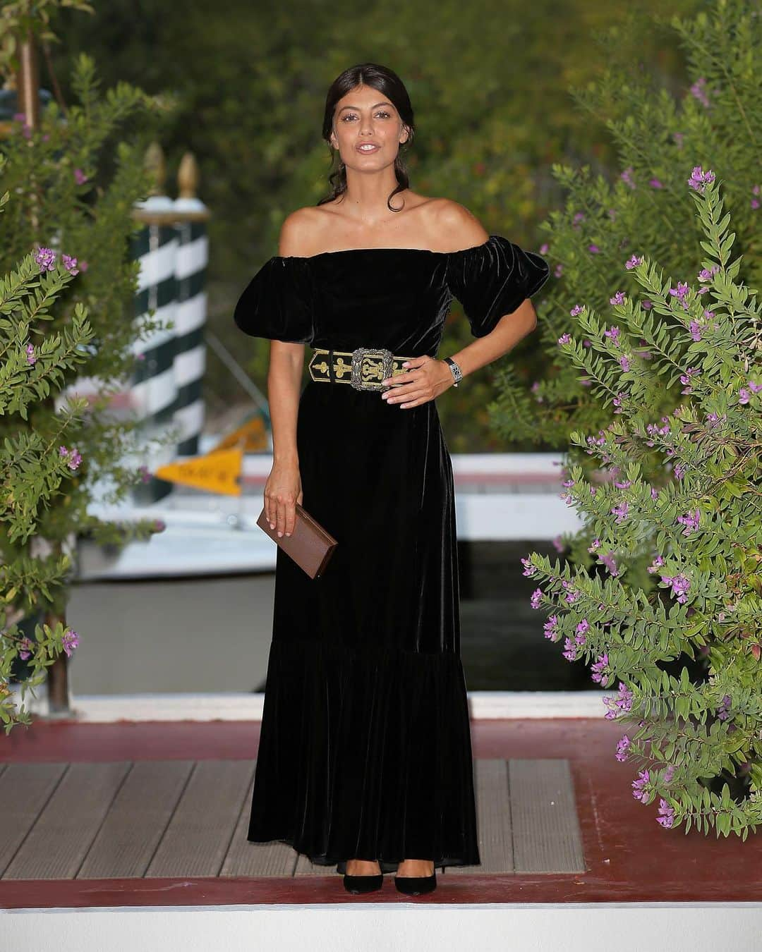 エトロさんのインスタグラム写真 - (エトロInstagram)「From Venice with love: the talented actress and patroness of the 76th Venice Film Festival #AlessandraMastronardi, shines in a sophisticated #Etro long black velvet dress with puff sleeves and a retro inspired belt, featuring golden thread embroideries and a maxi chiselled buckle.  #BiennaleCinema2019 #Venezia76 #EtroCelebs #EtroInVenice」8月31日 23時30分 - etro