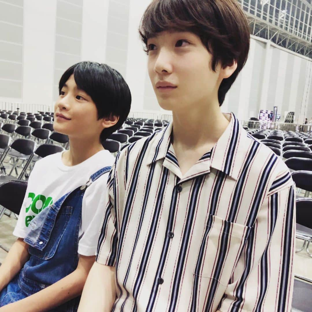 EBiDAN 39&KiDSさんのインスタグラム写真 - (EBiDAN 39&KiDSInstagram)「大阪チームのリハーサルを見学する2人。 #battleboys #battleboyssendai #ebidan #えびせん http://battleboys.jp」8月31日 23時31分 - ebidan39kids