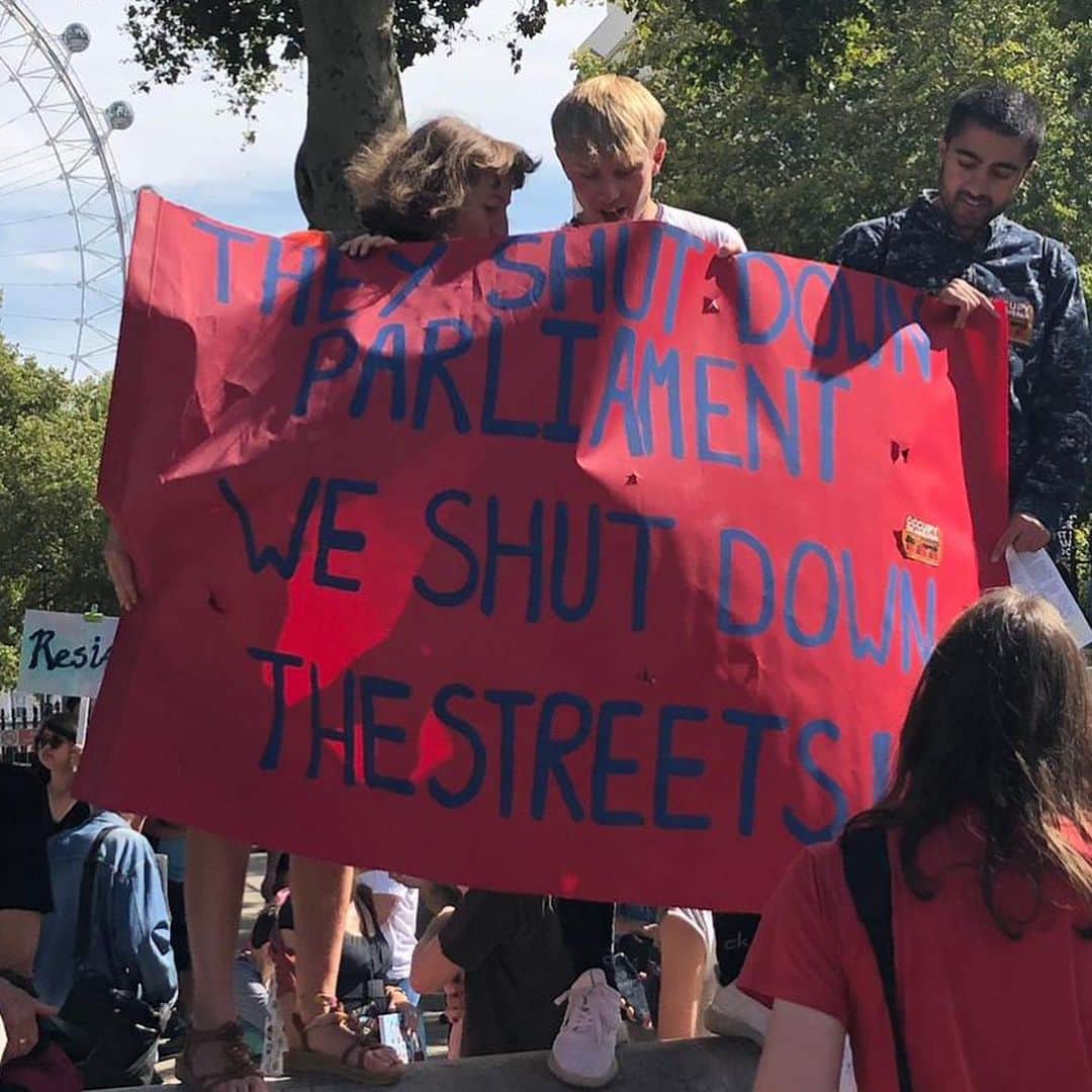 Dazed Magazineさんのインスタグラム写真 - (Dazed MagazineInstagram)「DON’T LET BJ BLOW OUR FUTURE ✊  Solidarity with all who marched today to let BJ know what we think of his undemocratic proroguing of Parliament. 📷 @emmaedavidson  #StopTheCoup」8月31日 23時42分 - dazed