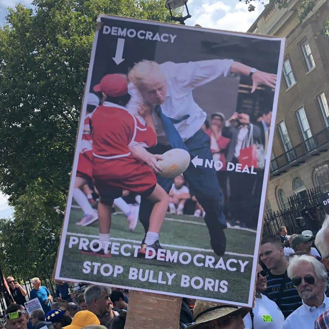 Dazed Magazineさんのインスタグラム写真 - (Dazed MagazineInstagram)「DON’T LET BJ BLOW OUR FUTURE ✊  Solidarity with all who marched today to let BJ know what we think of his undemocratic proroguing of Parliament. 📷 @emmaedavidson  #StopTheCoup」8月31日 23時42分 - dazed