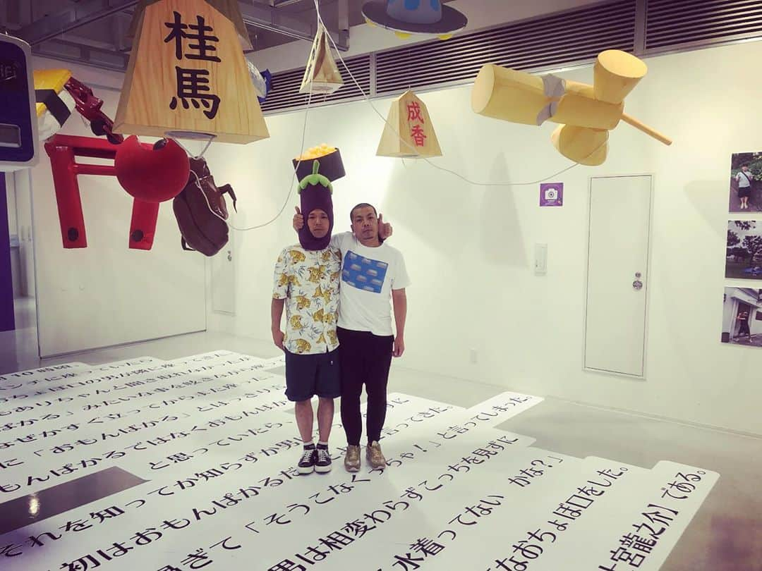 今井将人さんのインスタグラム写真 - (今井将人Instagram)「天竺鼠 川原さんの個展。 体験型個展。 隅々まで、細部まで観て欲しい個展。 観て感じ方は人それぞれ個展。 毎回違う感覚で楽しめる個展。 行けば行くほど楽しめる個展。 楽しすぎ個展。 是非行ってみてほしい個展。 まさに耳good。 #天竺鼠 #アキナ #ヒガシ逢ウサカ」8月31日 23時50分 - imairai8