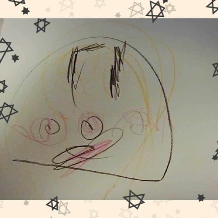 小泉エリのインスタグラム：「お久しぶりです😊 2歳の娘がアンパンマン を描きました☺️ 34歳の旦那さんがアンパンマンを描きました☺️」