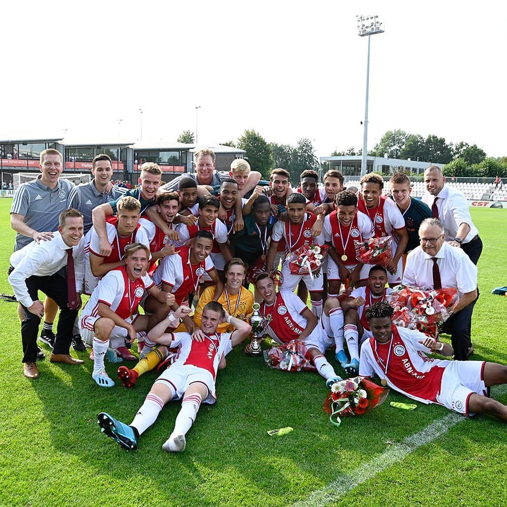 アヤックス・アムステルダムさんのインスタグラム写真 - (アヤックス・アムステルダムInstagram)「Supercup & mini-Klassieker are ours! 😍🏆 #AjaxO19 vs Feyenoord O19 👉 4-1 #ajafey」8月31日 23時54分 - afcajax