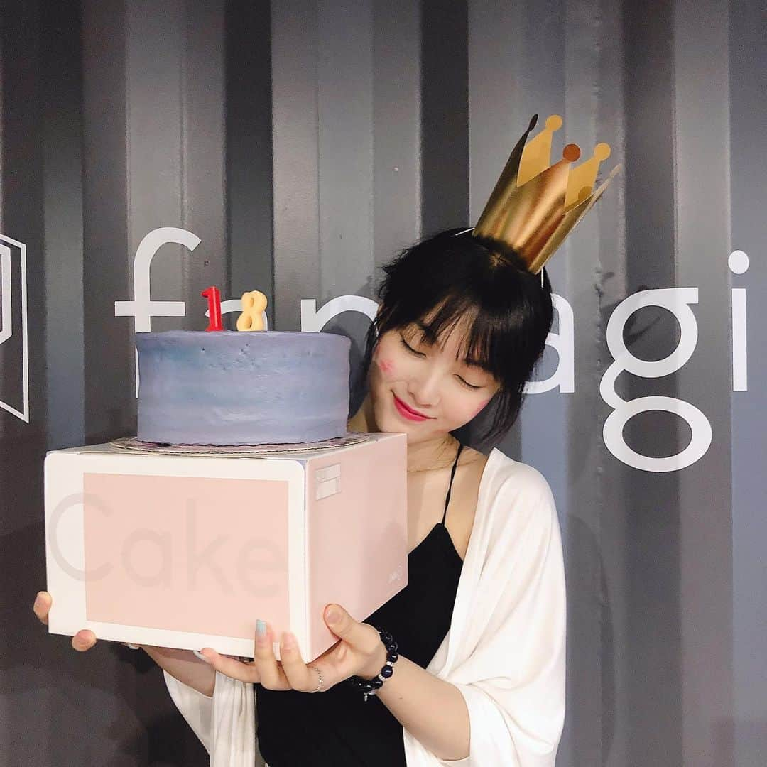 Weki Mekiさんのインスタグラム写真 - (Weki MekiInstagram)「[#윜밐스탭시선] . 막냉이 루시 생일 축하해요🎂🎉❤️ 든든한 막내 루시, 행복한 생일이 되었기를! 앞으로 더 행복하기를!🧡 태어나줘서, 위키미키의 막내로 함께해줘서 고마워요💛 . #위키미키 #WekiMeki #루시 #Lucy #햅삐루시데이 #위키미키의_막내라서_고마워 #루시라서_고마워」8月31日 23時54分 - weki_meki