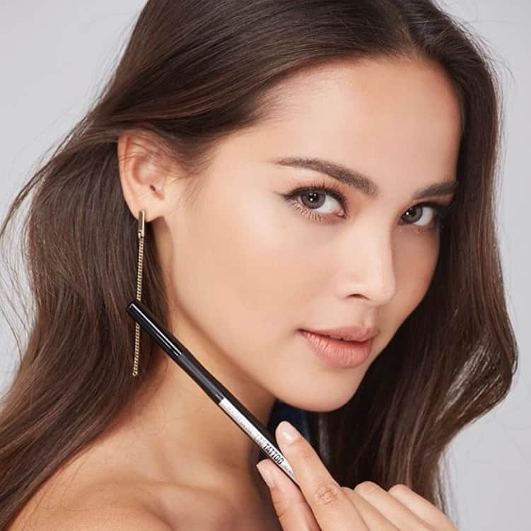 Maybelline New Yorkさんのインスタグラム写真 - (Maybelline New YorkInstagram)「Get @urassayas’s 🇹🇭 look with the line tattoo high impact pen, available in select Asian markets.」8月31日 23時54分 - maybelline