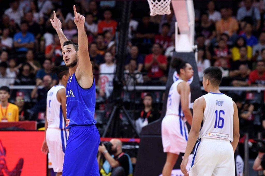 ダニーロ・ガリナリのインスタグラム：「👏🇮🇹 Il modo migliore per cominciare quest’avventura! #Italbasket #NothingButAzzurri #FIBAWC」