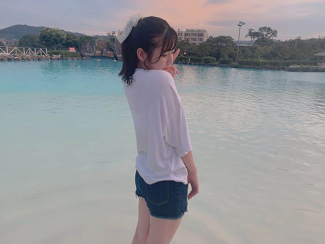 のインスタグラム：「. . 今日は浜名湖ファンミーティングありがとうございました💕 . . 8月はTIFから始まってdela18thLIVEだったり、@ JAMだったり、他にも沢山のイベントがあって、沢山皆さんと思い出できて楽しかったです😊 皆さんのおかげで最高の夏になりました！！ そんな8月の締めがファンミーティングでよかったなー！ . . 明日から9月！ 明日もイベントあります✨ ぜひ会いに来てね😆 . . . #dela #早見紗英 #浜名湖レークサイドプラザ #浜名湖」