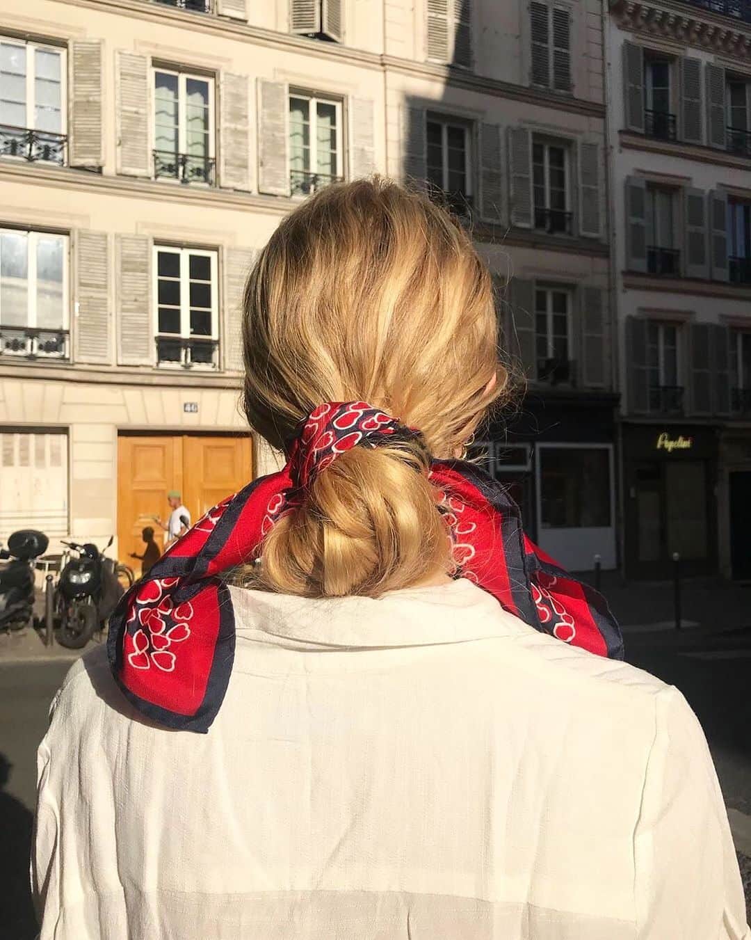 WHO WHAT WEARさんのインスタグラム写真 - (WHO WHAT WEARInstagram)「Weekend hairspo. ✨ photo: @taylranne」9月1日 0時02分 - whowhatwear