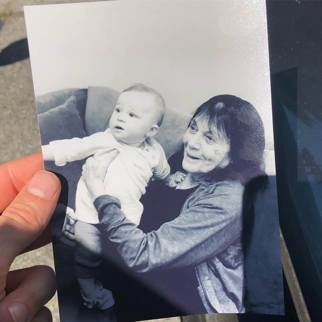 マシュー・カマのインスタグラム：「Grandma is 90 years young today...sharing her wisdom & wit with her first great grandchild, just as it should be.」