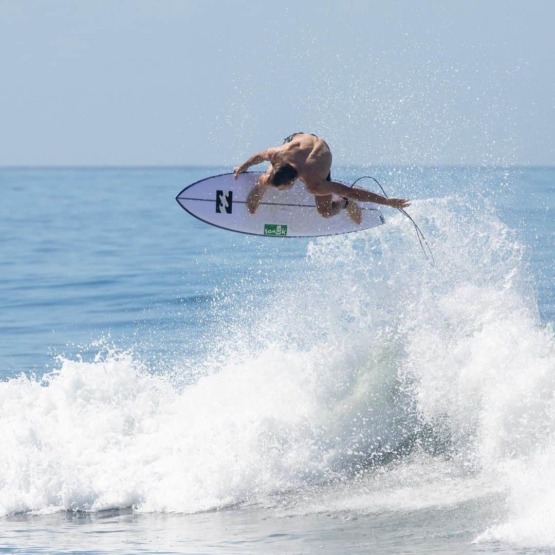 サヌークさんのインスタグラム写真 - (サヌークInstagram)「With great enjoyment comes great responsibility. #ProtectYourHappyPlace @ryancallinan @surfrider #Sanuk #SmilePassItOn」9月1日 0時12分 - sanuk