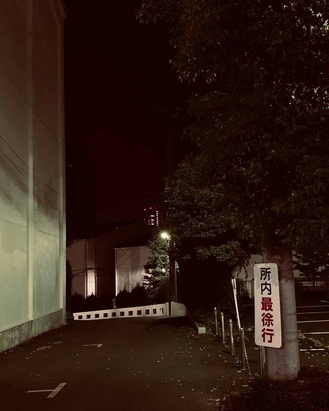 入江悠さんのインスタグラム写真 - (入江悠Instagram)「深夜の撮影所はしずまりかえって怖い。  #作業おわらず #AI崩壊 #もうひとふんばり」9月1日 0時12分 - u_irie