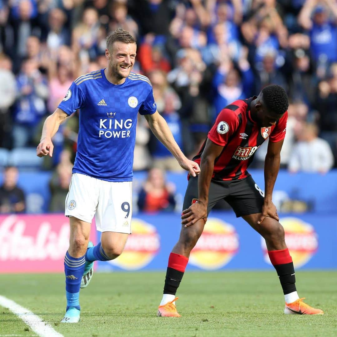 レスター・シティFCさんのインスタグラム写真 - (レスター・シティFCInstagram)「Celebrating his second of the afternoon! 😀  #LeiBou • @Vardy7」9月1日 0時47分 - lcfc