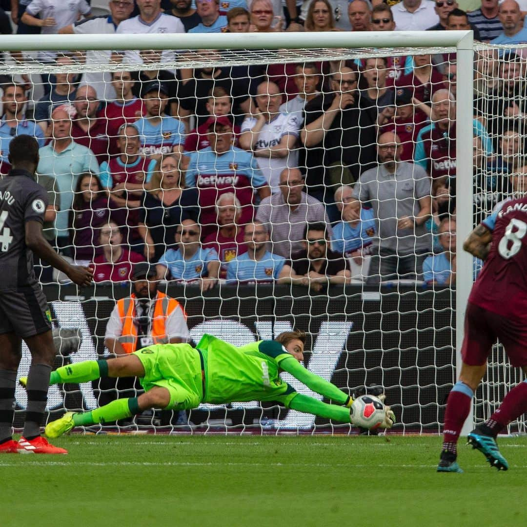 ノリッジ・シティFCさんのインスタグラム写真 - (ノリッジ・シティFCInstagram)「City suffer defeat on their travels with Yarmolenko's goal in the second-half helping the Hammers secure the victory. . Full-time West Ham 2-0 Norwich」9月1日 0時57分 - norwichcityfc