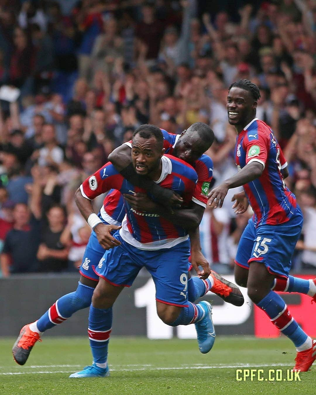 クリスタル・パレスFCさんのインスタグラム写真 - (クリスタル・パレスFCInstagram)「PALACE WIN.⁣ ⁣ #CPFC #PL #PremierLeague #CRYAVL」9月1日 1時02分 - cpfc