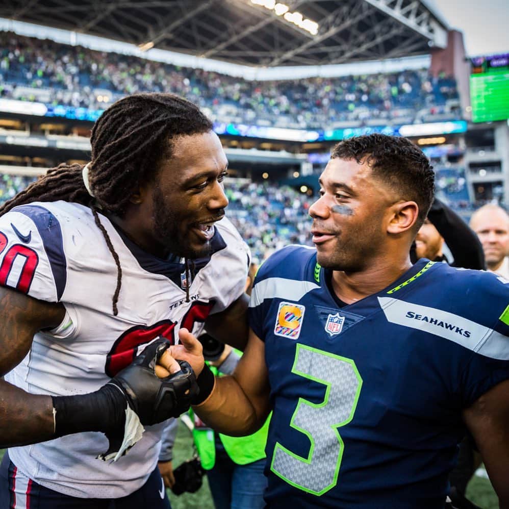 ラッセル・ウィルソンのインスタグラム：「Me: So you telling me you’re not chasing me anymore?  @clowney__90: “Nah bro...all other QBs”  Me: okay we’re cool we’re cool.. 😎  Welcome to the squad bro! 🏈🏈🏈」