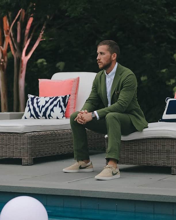 MR PORTERのインスタグラム：「If you want to raise the style stakes this weekend, here's our recommendation: match your suit with your sneakers (as demonstrated here by our US Marketing Manager, Mr @gw_brown). - Head to the link in bio for more advice on how to dress down your tailoring. #MRPORTERHamptons」