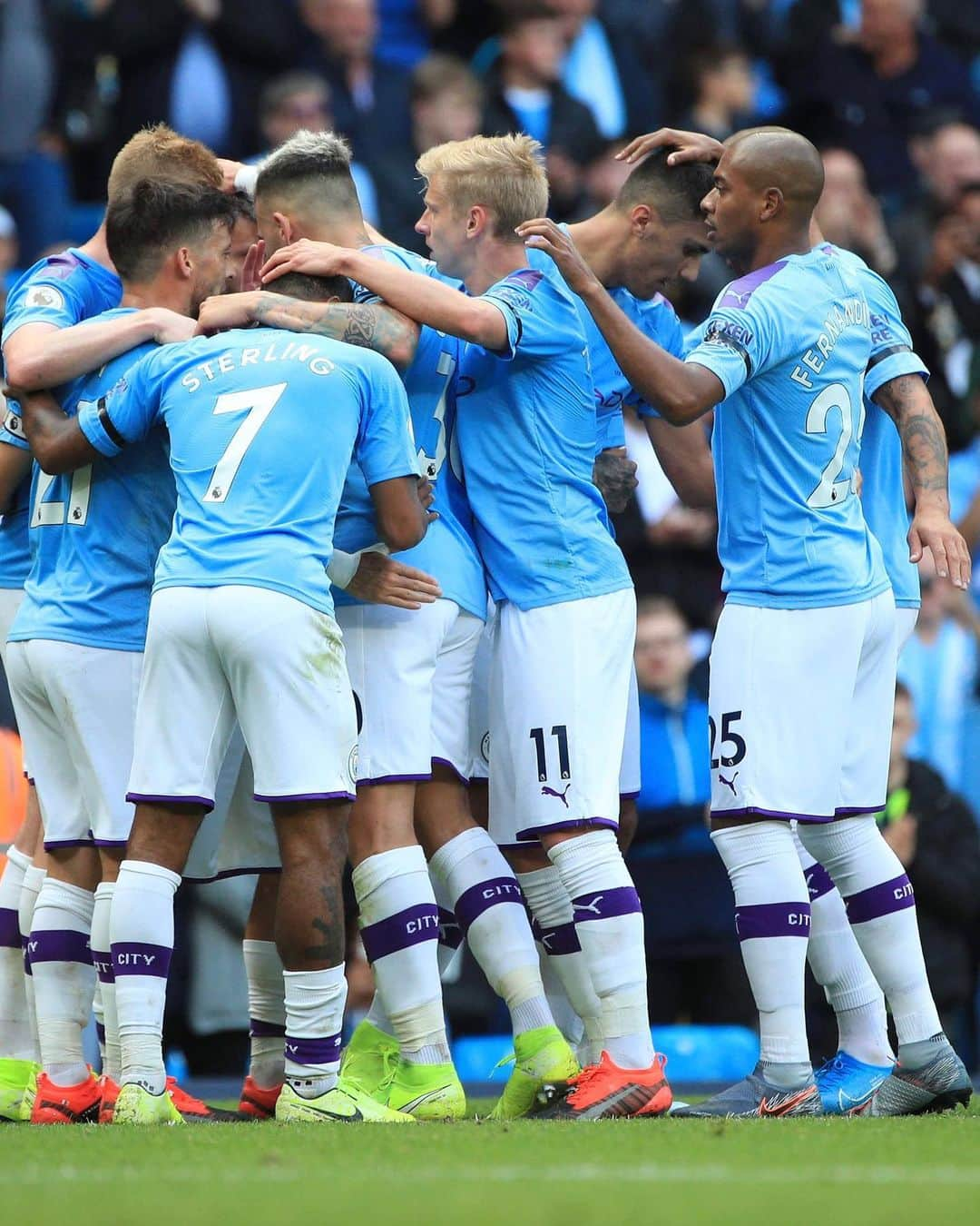 フェルナンジーニョさんのインスタグラム写真 - (フェルナンジーニョInstagram)「➕3 🙌🏾💪🏾 Another great performance today! #mancity #together」9月1日 1時44分 - fernandinho