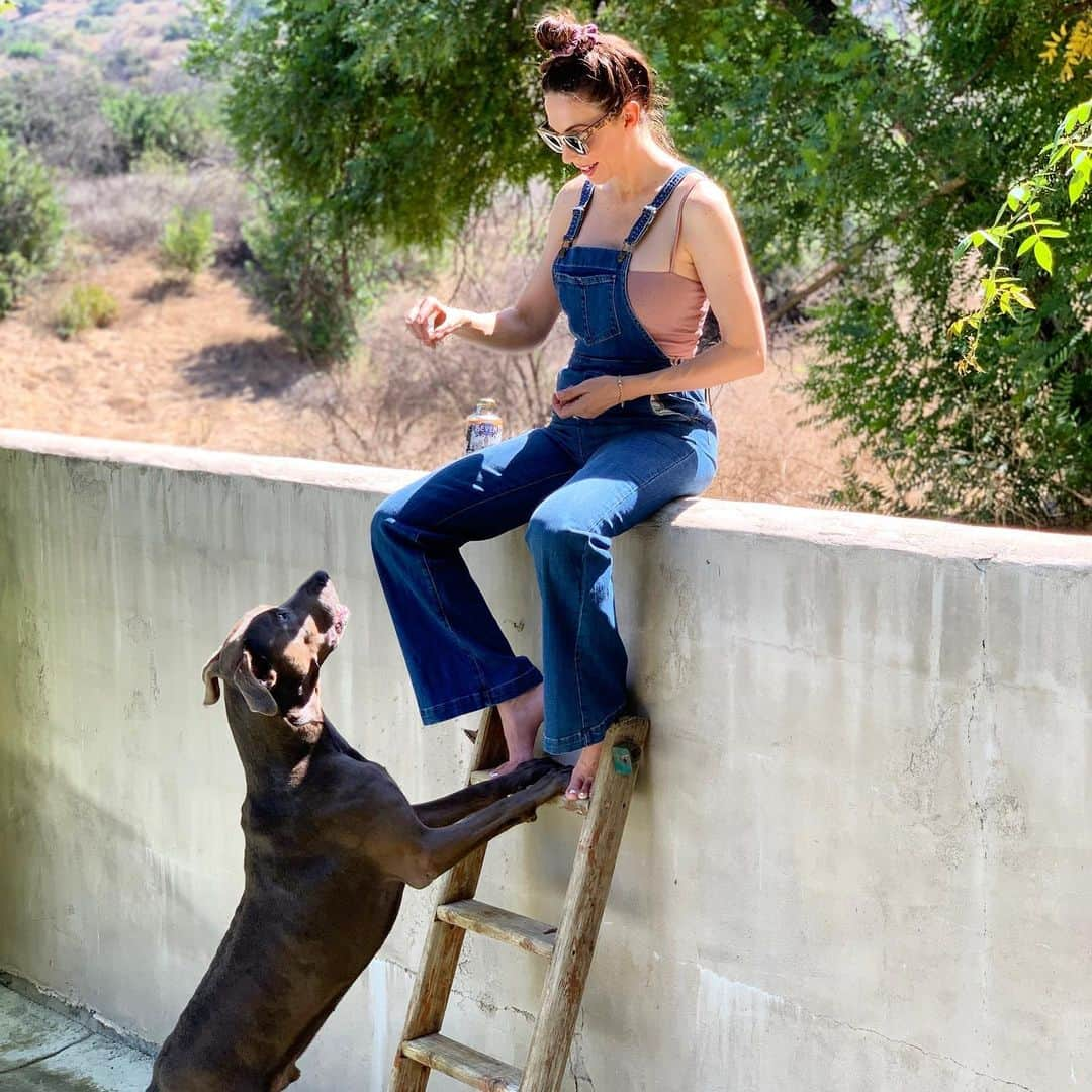 ウィットニー・カミングスさんのインスタグラム写真 - (ウィットニー・カミングスInstagram)「Being over it all means can only lead to one thing ... overalls. Tag your pals who still have the balls to rock the ‘alls」9月1日 1時52分 - whitneycummings