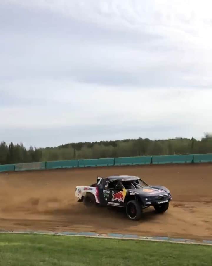 のインスタグラム：「Sounds from the track>>> 🏃‍♂️ @brycemenzies7 📍 Crandon Off Road // Catch all the action on Red Bull TV! Click the link in our bio for more 👆 #crandon #offroad #races #crandonchampionshipcup #redbull #givesyouwings」