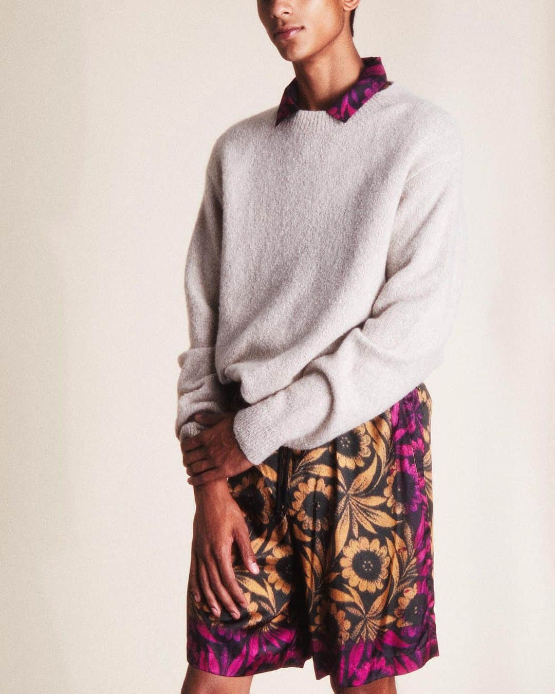 バーニーズ・ニューヨークのインスタグラム：「Draped in Dries for a summer’s breeze. Shop the summery set online now.」