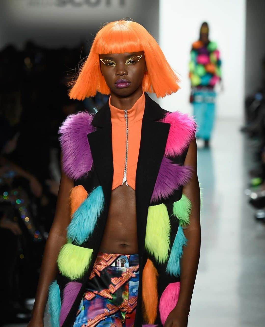 Fashion Weekさんのインスタグラム写真 - (Fashion WeekInstagram)「@itsjeremyscott has enough wigs for every day of #NYFW. Swipe for the 🌈 hair that walked his February 2018 runway.」9月1日 2時03分 - fashionweek