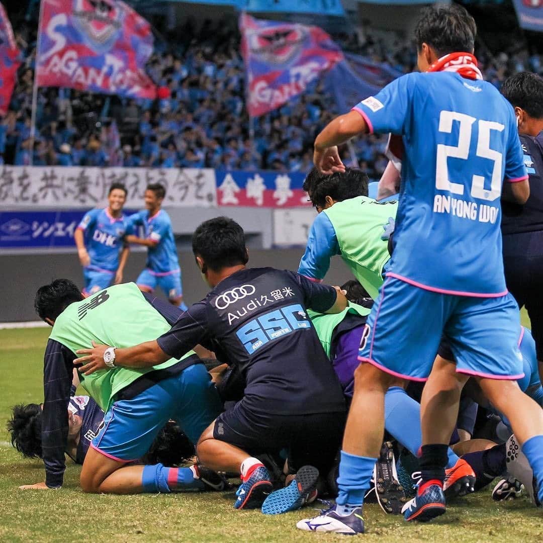 フェルナンド・トーレスのインスタグラム：「Congrats for the win, three more points. Keep on going team / Felicidades por la victoria, tres puntos más. Seguimos equipo @sagantosu_official」