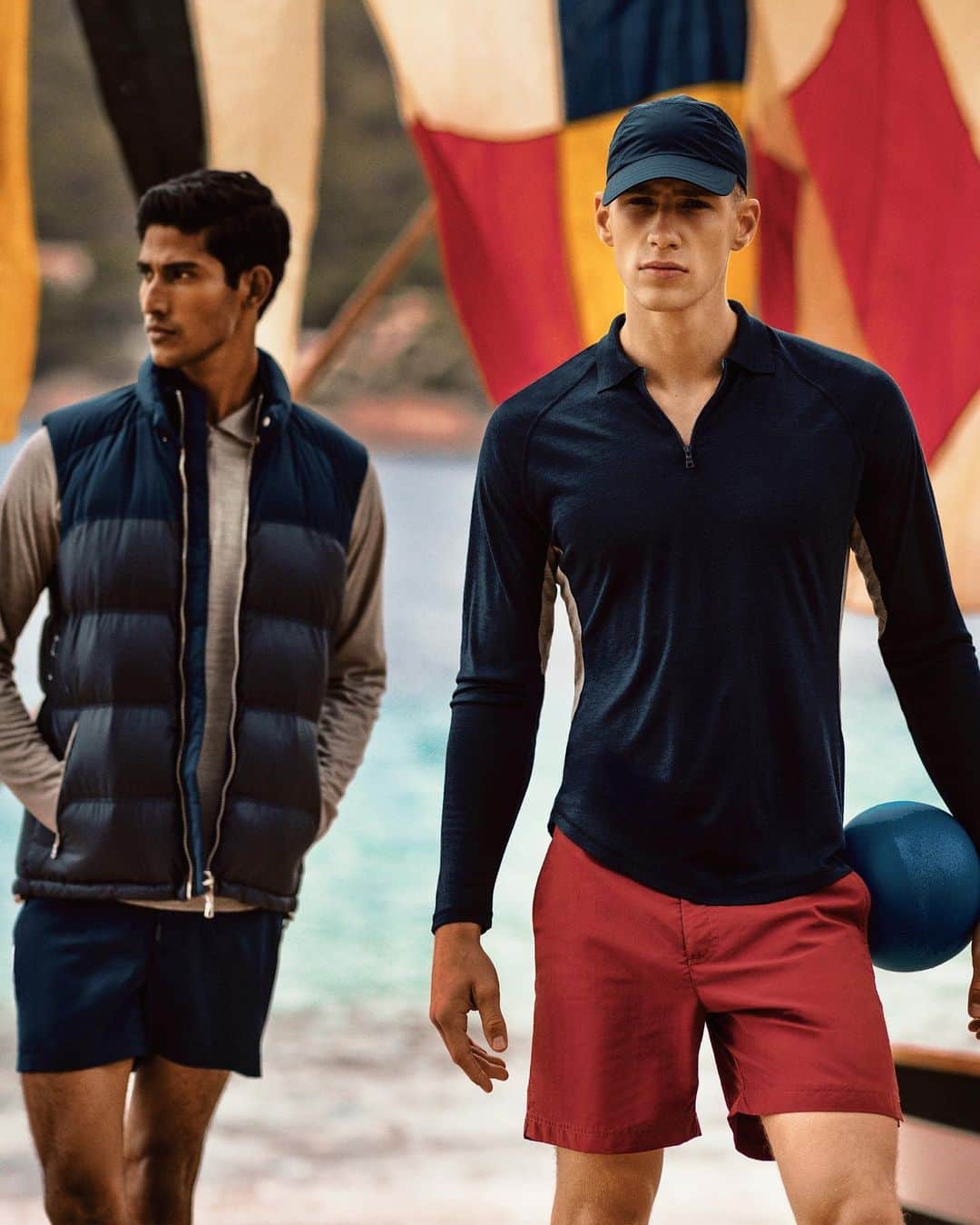 のインスタグラム：「Our collection of #sport swim shorts in new season shades feature half-elasticated waistbands for a flexible fit. Pair with our Merino-Thermo°Cool blend long-sleeved tees or UPF 50 rash guards and you’ll be ready for whatever gets thrown your way. 🏀 Tap to shop.  #OrlebarBrown #FeelSummer #OBsAroundTheWorld」