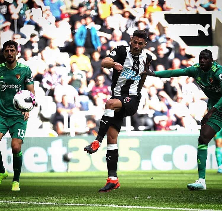ファビアン・シェアのインスタグラム：「Wanted more than just a point at home!! We keep working!! Happy to score my first goal of the season!!!⚫️⚪️ #nufc」